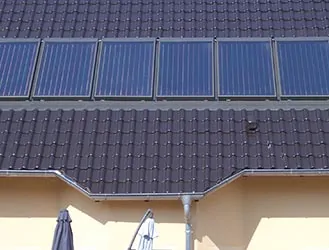 Aurinkopaneelit Jyväskylän alueella asentaa SolarBiox. Laadukkaat aurinkopaneelit Jyväskylän alueella kannattaa hankkia asiantuntevalta toimijalta, joka osaa asennuksen ja tekee sen tehokkaasti.